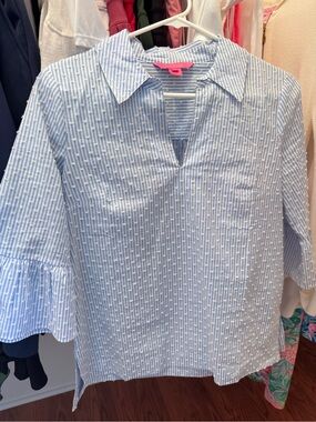 Lilly Pulitzer Light Blue & White Split-V Ruffle Sleeve Blouse NWOT